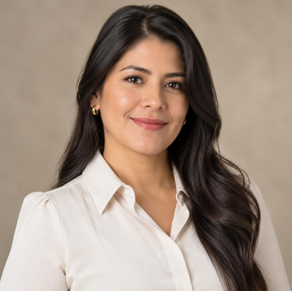 Portrait of a Latin American woman in her thirties