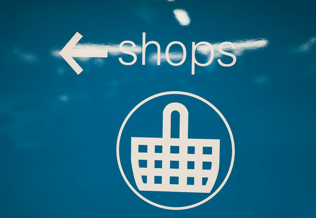 shoplifter hiding item